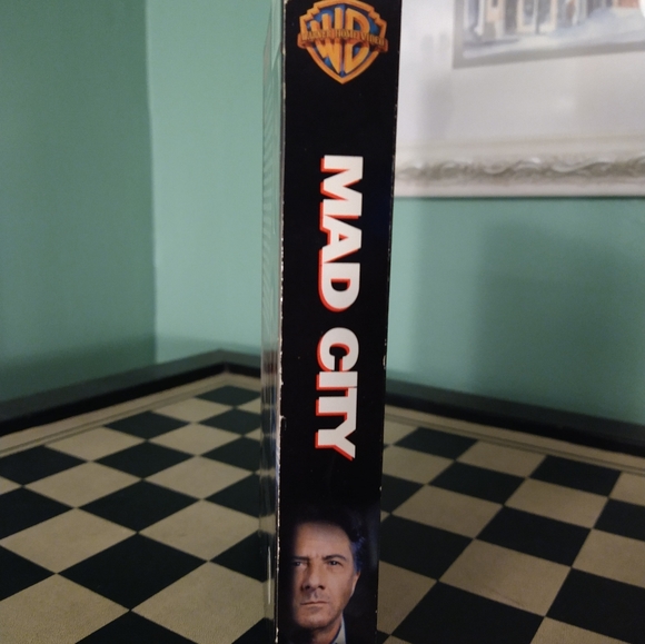 6/$15 Mad City1997 ‧ Drama Crime ‧ 1h 54m - Picture 3 of 5